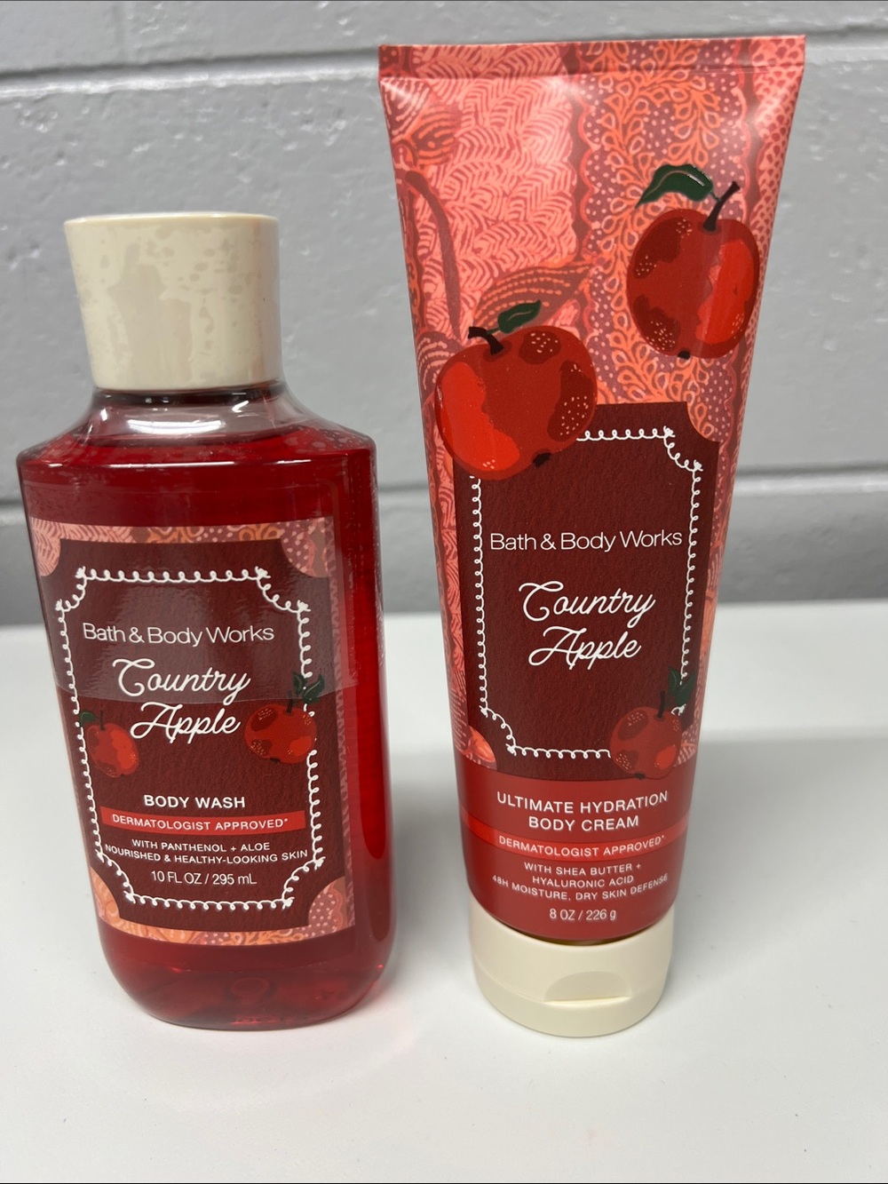 Bath & Body Works Country Apple Body Wash & Cream - Red